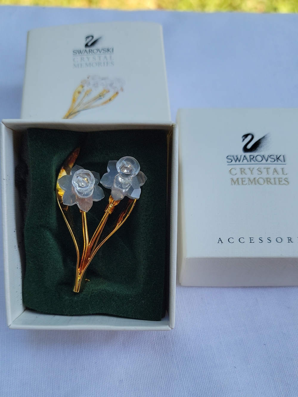 Vintage Swarovski Gold-Tone Brooch with Clear Crystal Daffodil Flower Blooms
